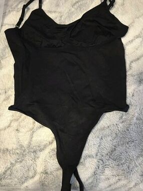 Sleek Black Shapewear Bodysuit with Adjustable Straps